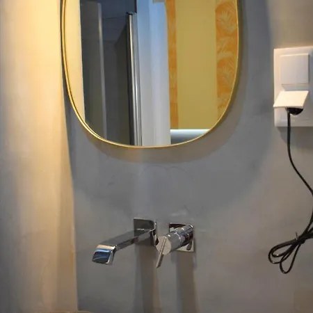 Colmeia Apartment *