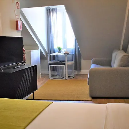Colmeia Apartment *