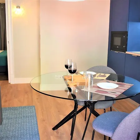 Colmeia Apartment *